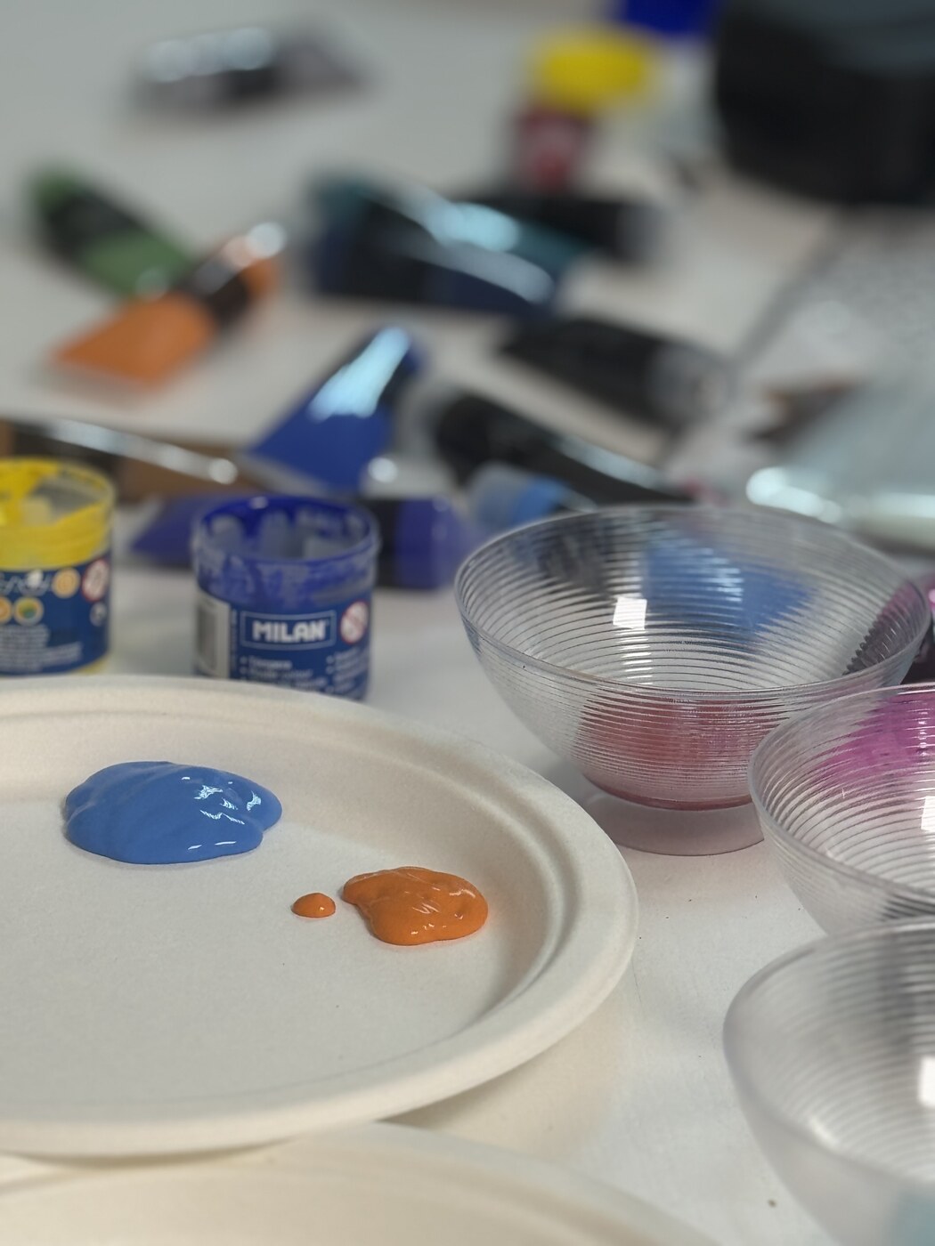 Materiales de arte y creatividad en las aulas