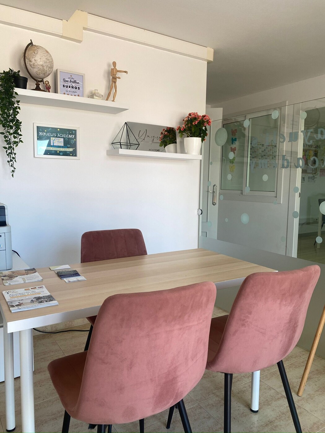 Zona de recepción — información y bienvenida en C.C Bellavista